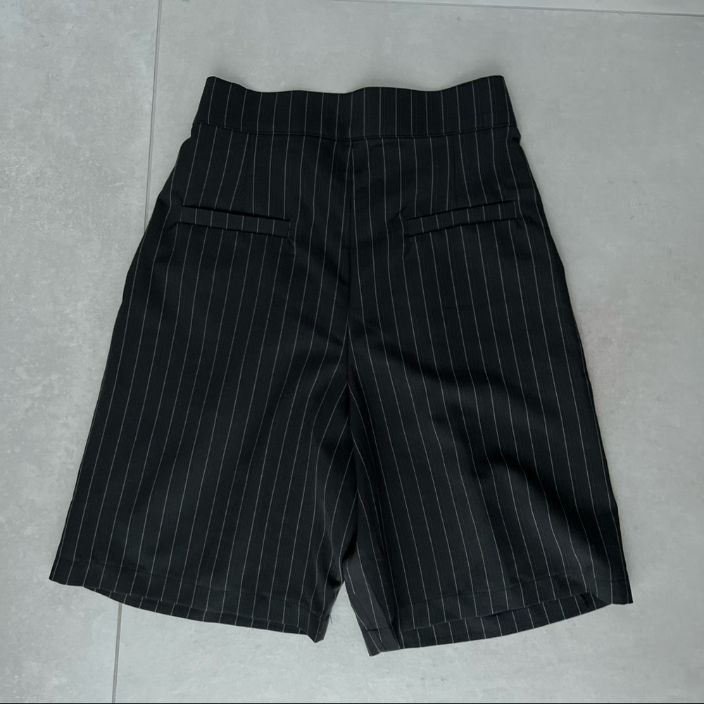 STORETS PINSTRIPE CAPRI SHORTS - Picture 4 of 7